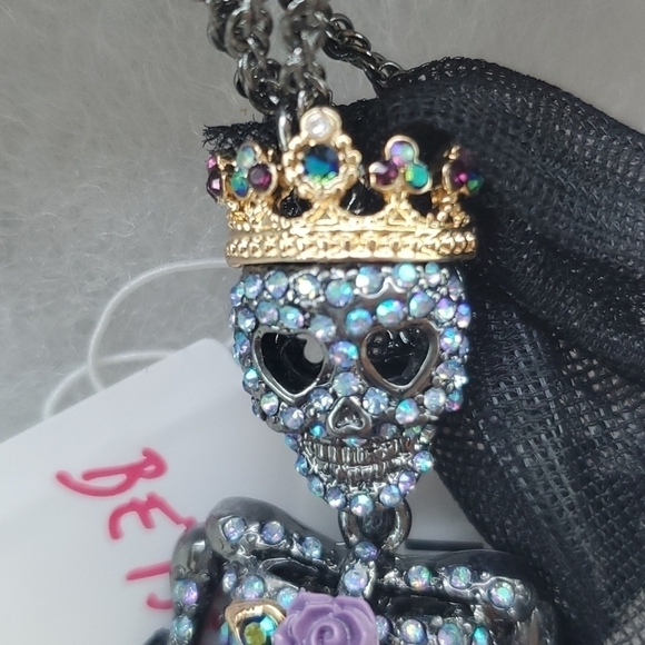 Betsey Johnson Corpse Bride Necklace - Picture 4 of 4